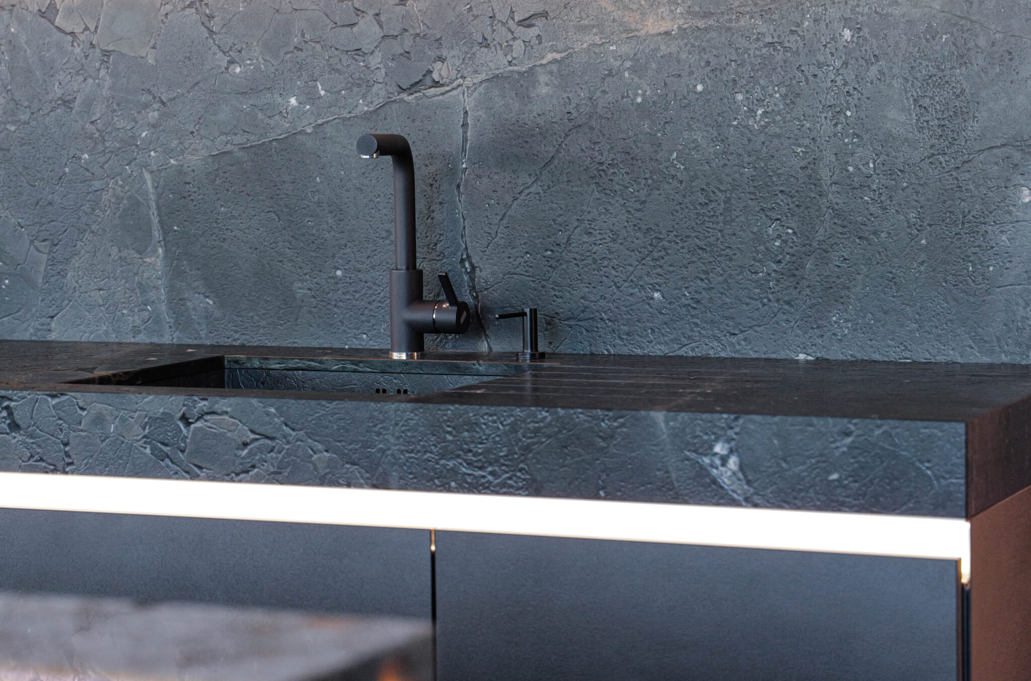 Finished natural stone kitchen countertop by KAMICO in a modern interior